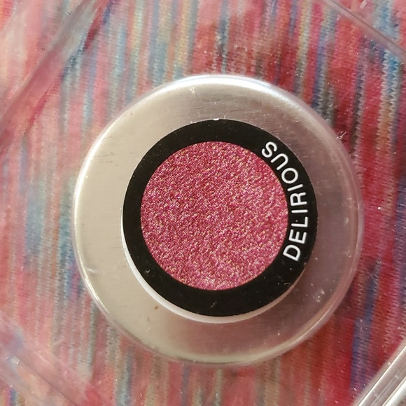 Younique Pressed Powder refill for magnetic cases or just as is. - Picture 1 of 3